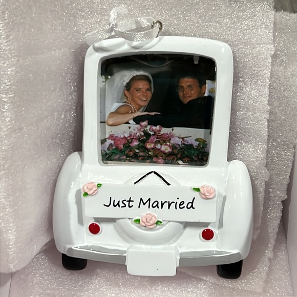 NEW White “Just Married” Photo Frame Car Ornament - Picture 3 of 6